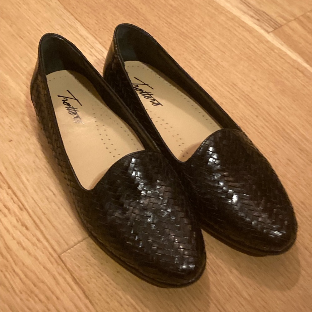 Trotters flat black loafers